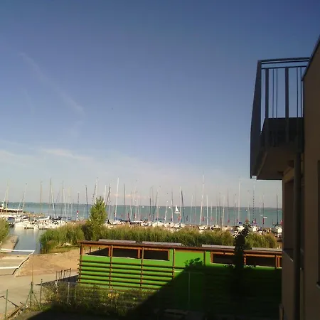 Silver Apartman